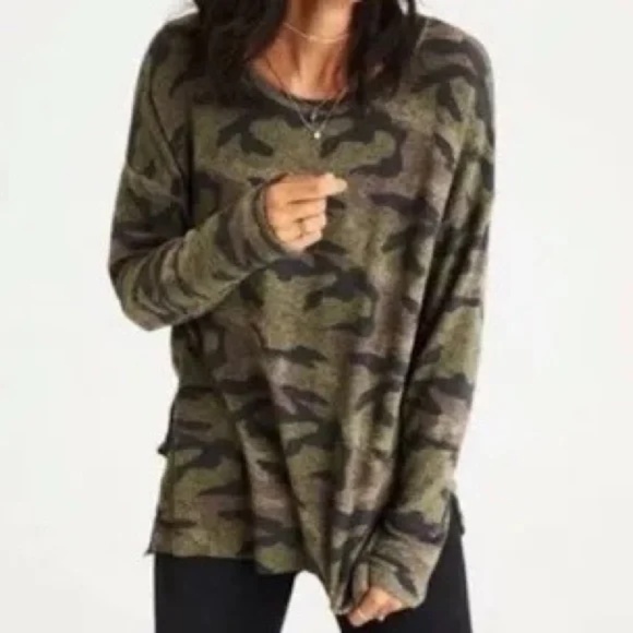 American Eagle Outfitters Tops - American Eagle Soft & Sexy Plush Long Sleeve Top